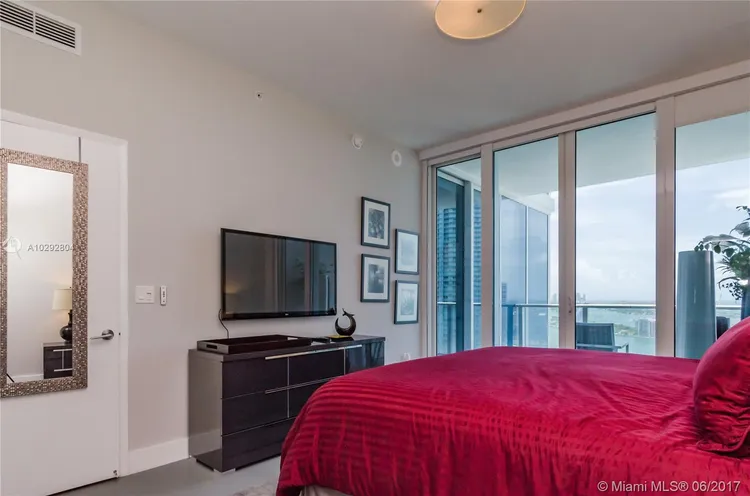 Paramount Bay #2902 image #27