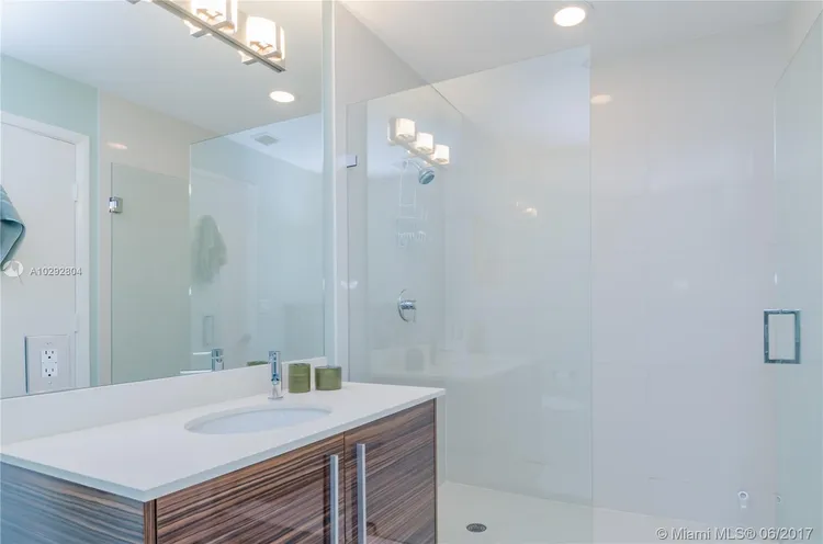 Paramount Bay #2902 image #34