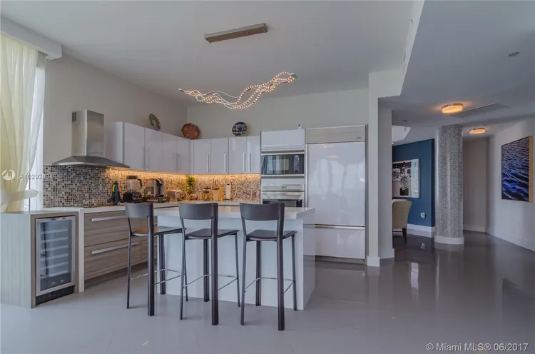 Paramount Bay #2902 image #8