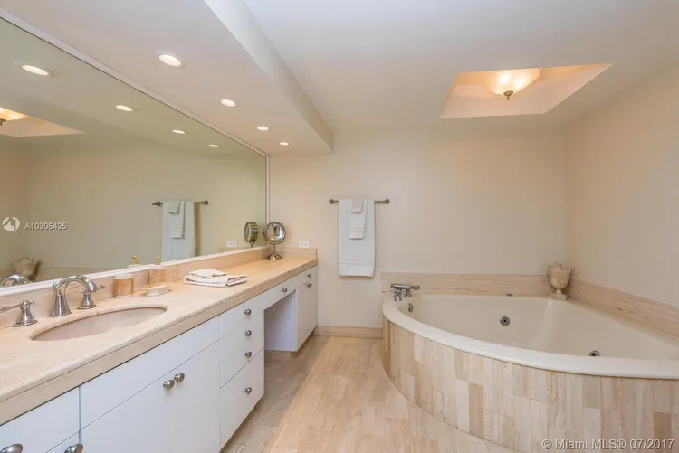 Turnberry Towers #TSF image #29