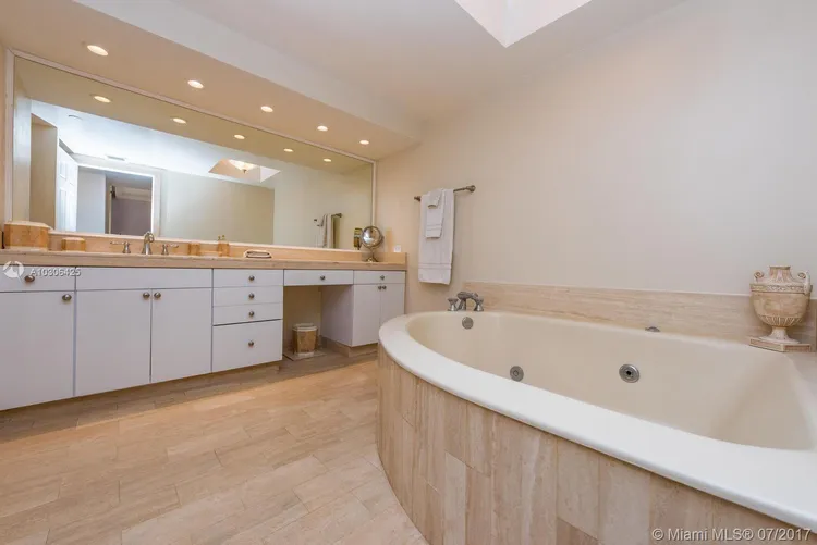 Turnberry Towers #TSF image #30