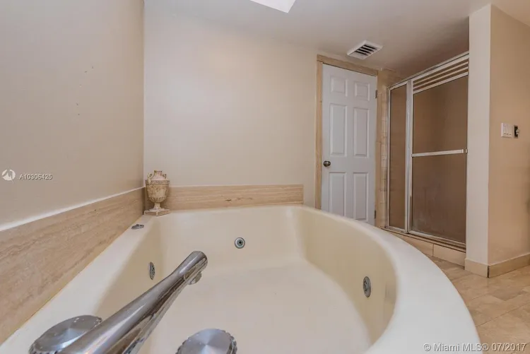 Turnberry Towers #TSF image #31