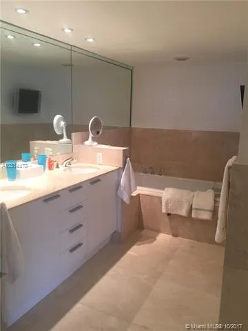 La Perla #3301 image #31