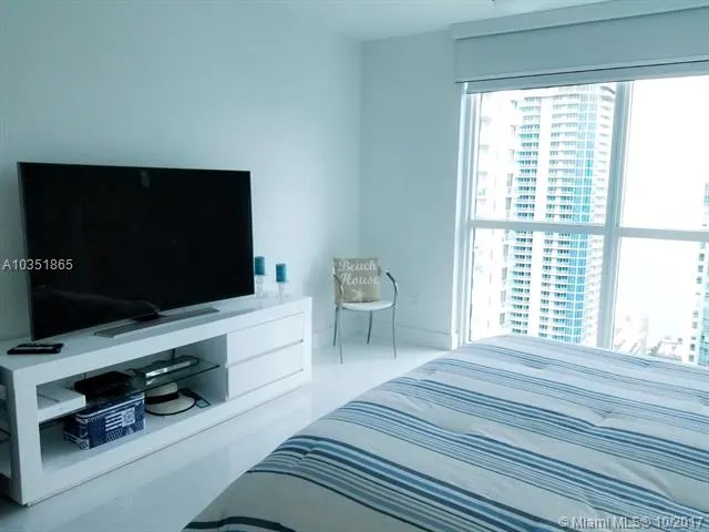 The Bond #3606 image #22