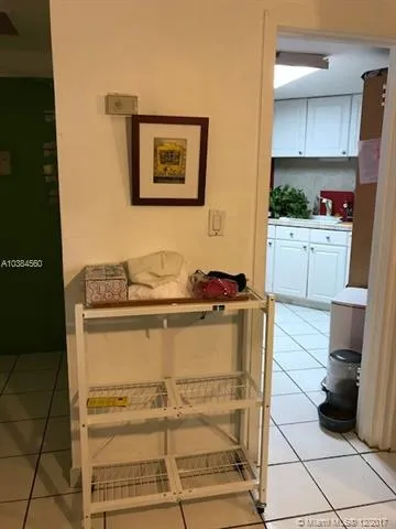 Four Ambassadors #825 image #26