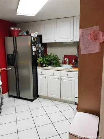 Four Ambassadors #825 image #27