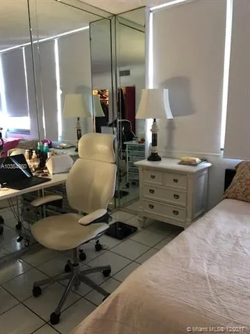 Four Ambassadors #825 image #35