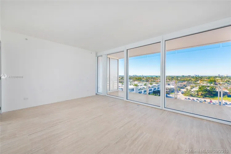 The Surf Club Four Seasons Hotel And Residences #N-821 image #18