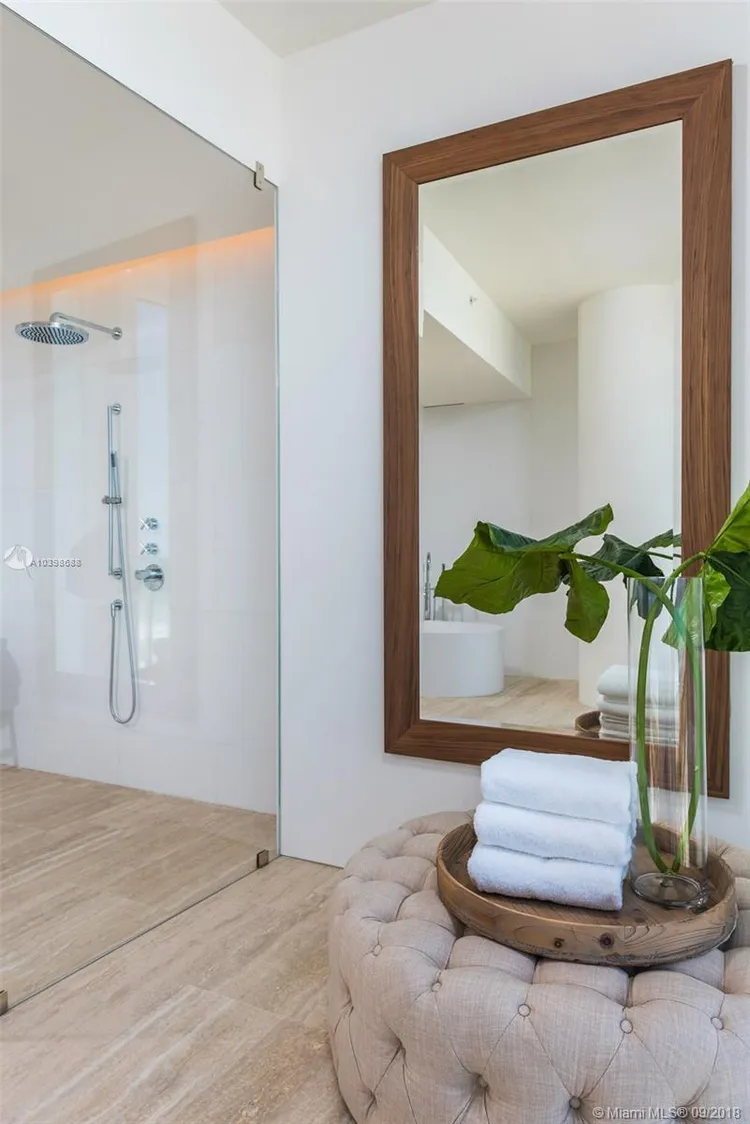 The Surf Club Four Seasons Hotel And Residences #N-821 image #9