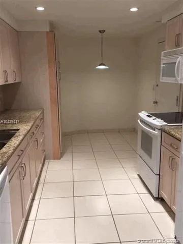 Towers of Key Biscayne #D1006 image #7