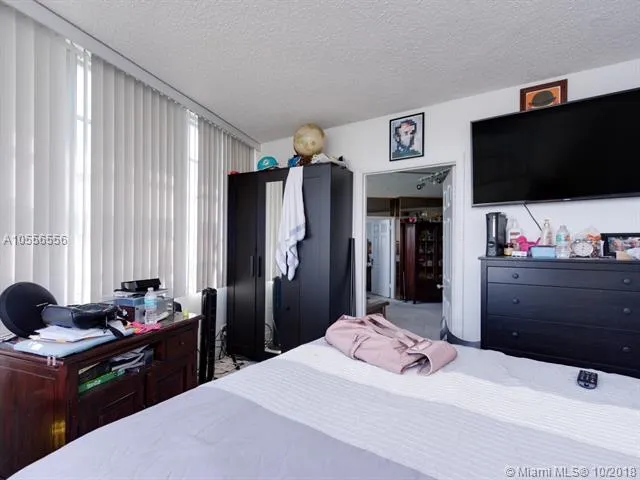 Four Ambassadors #1270 image #11