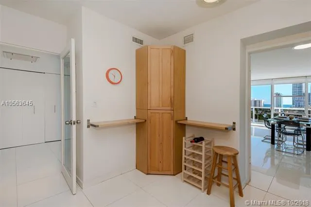 King Cole #1022 image #6