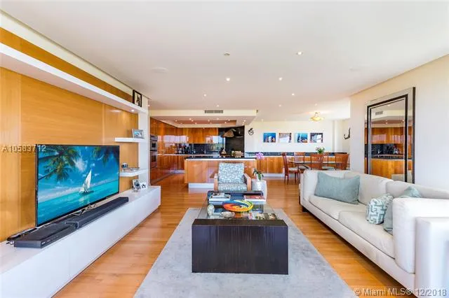 Commodore Club East #714 image #10