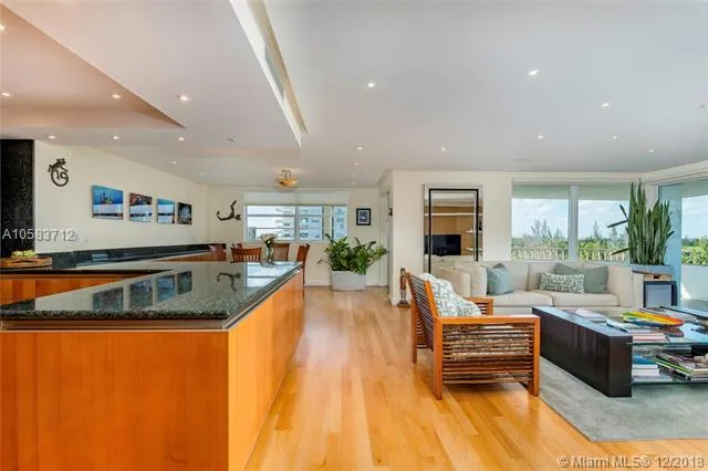 Commodore Club East #714 image #11