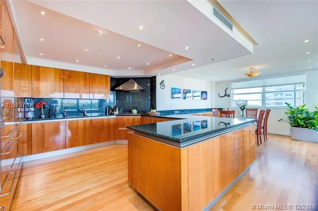 Commodore Club East #714 image #12