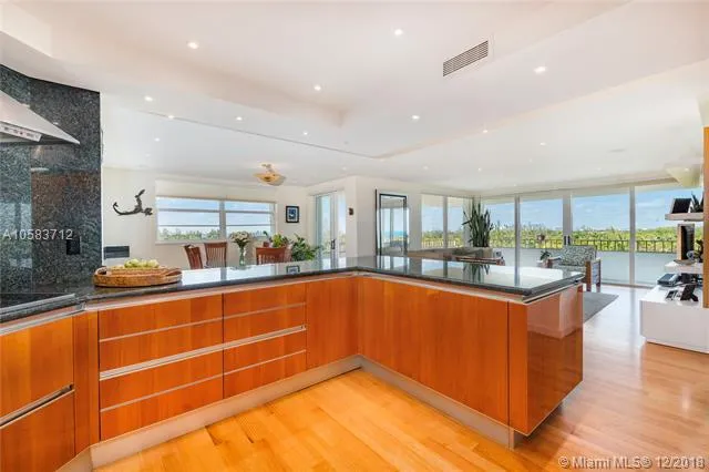 Commodore Club East #714 image #13