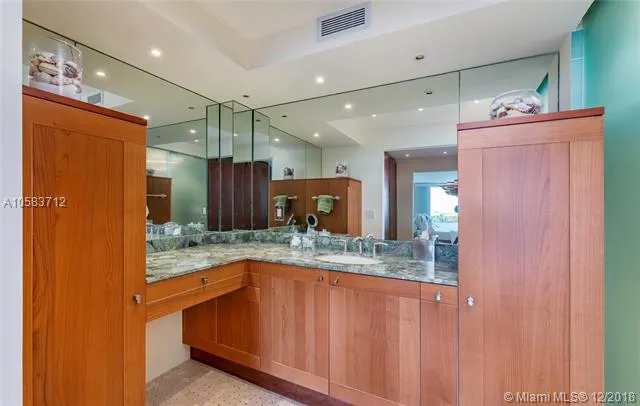 Commodore Club East #714 image #19