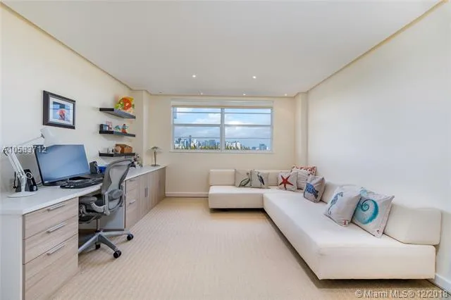 Commodore Club East #714 image #20