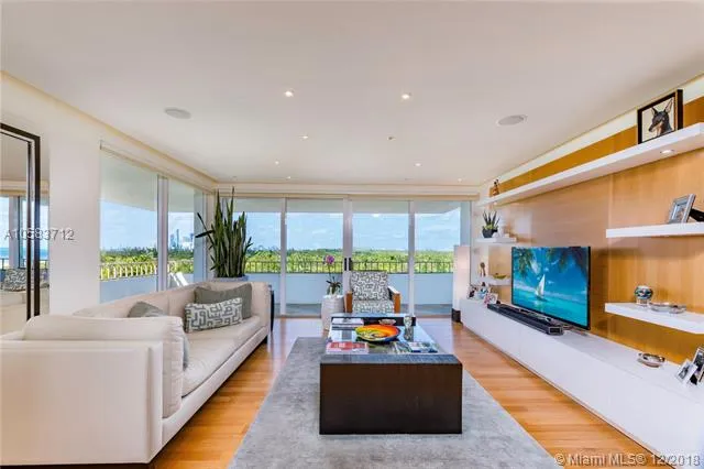 Commodore Club East #714 image #6