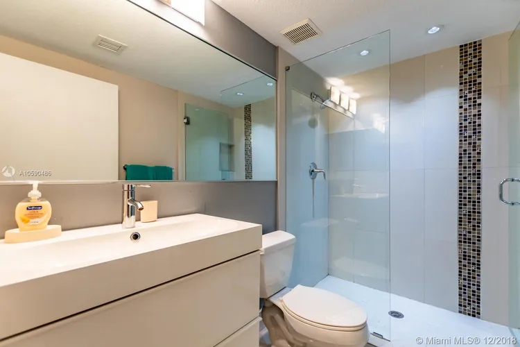 Golden Bay Club #907 image #33