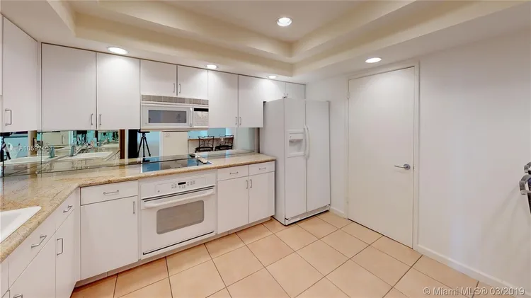 Key Colony III Emerald Bay #835 image #16