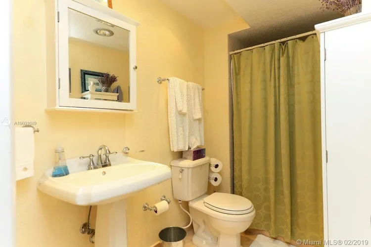 Towers of Key Biscayne #D503 image #12