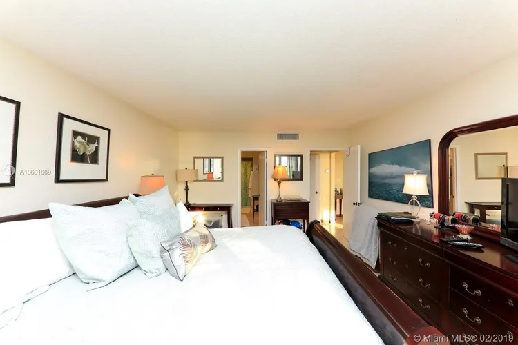 Towers of Key Biscayne #D503 image #14