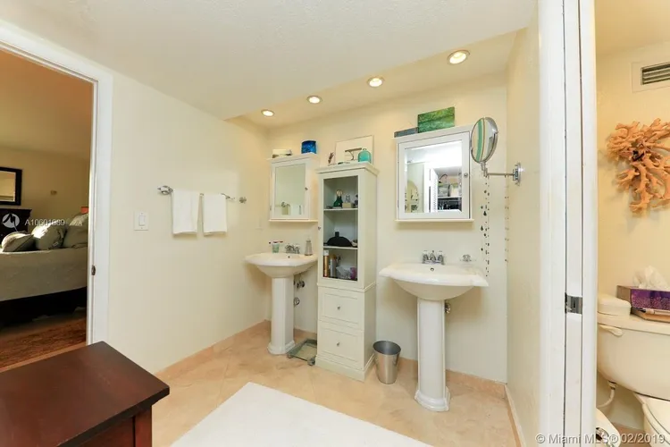 Towers of Key Biscayne #D503 image #16