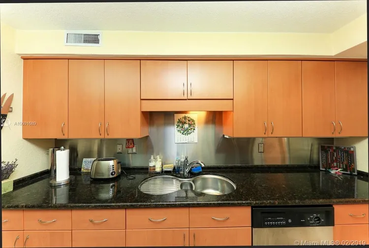 Towers of Key Biscayne #D503 image #9