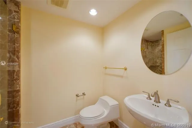 Siena Condo Deering Bay #801 image #10