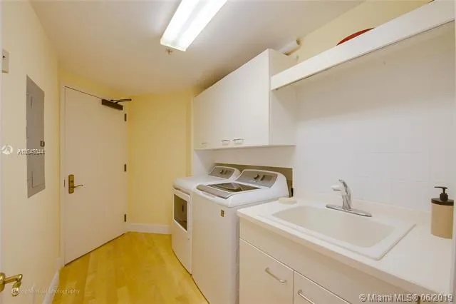 Siena Condo Deering Bay #801 image #9