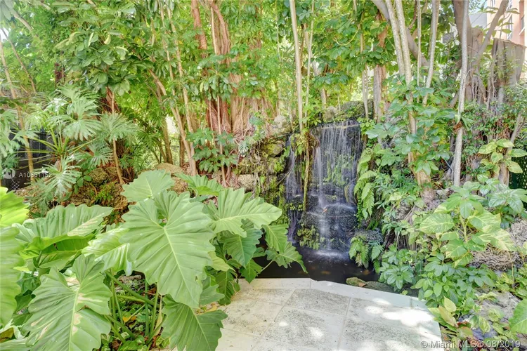 The Mutiny #810 image #21