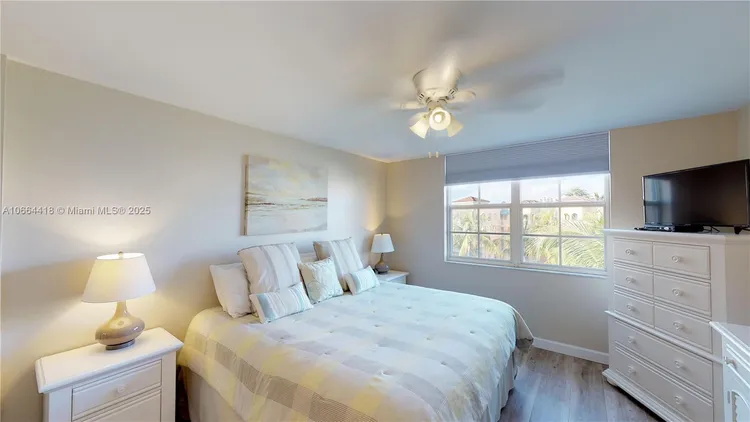 The Yacht Club at Aventura #5606 image #8
