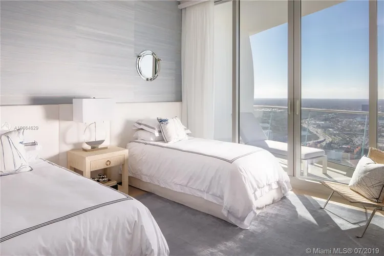 Jade Signature #5305 image #9