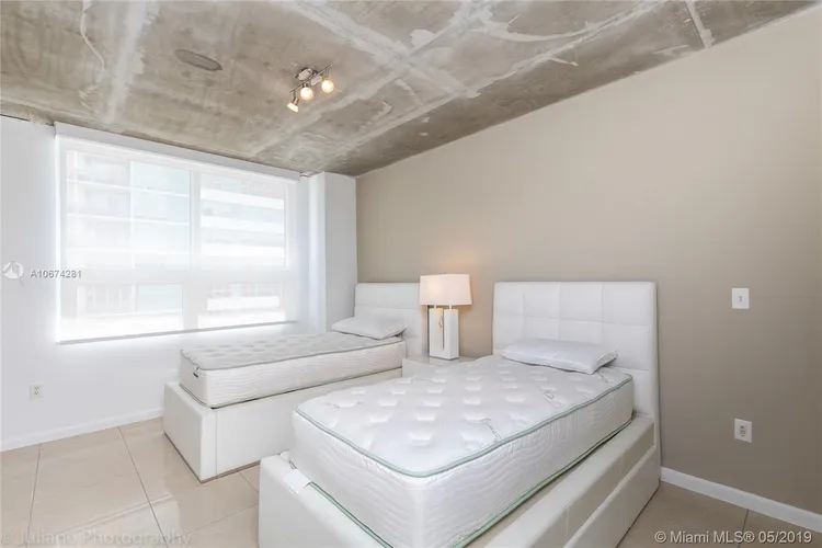 Midblock Condominium #1004 image #12