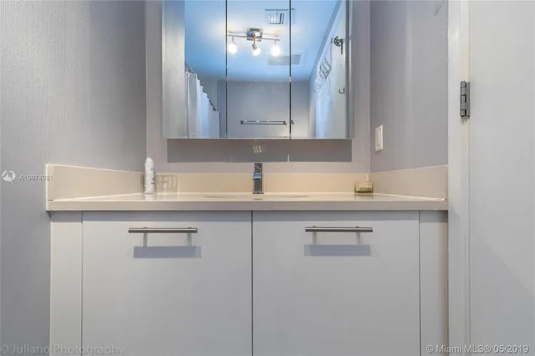 Midblock Condominium #1004 image #13