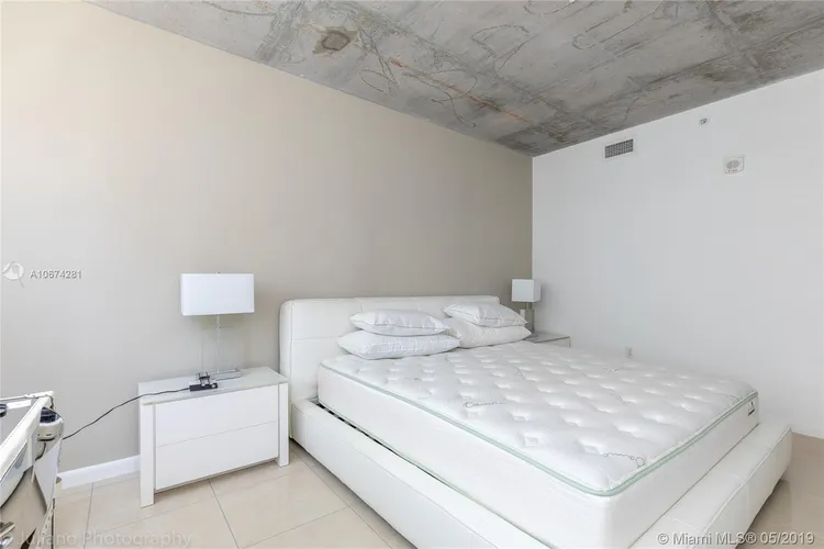 Midblock Condominium #1004 image #19