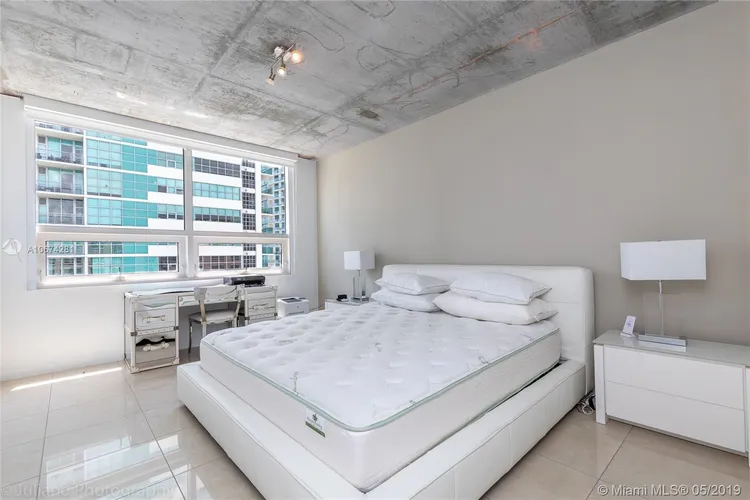 Midblock Condominium #1004 image #20