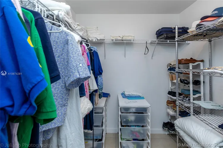 Midblock Condominium #1004 image #21