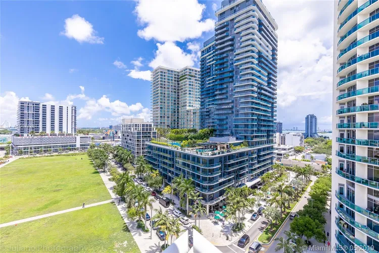 Midblock Condominium #1004 image #22