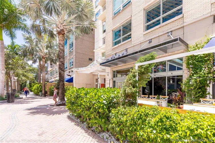 Midblock Condominium #1004 image #26