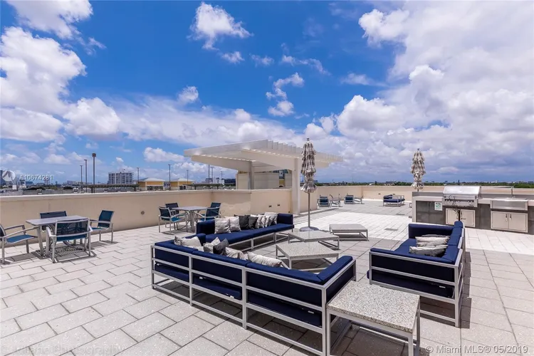 Midblock Condominium #1004 image #33