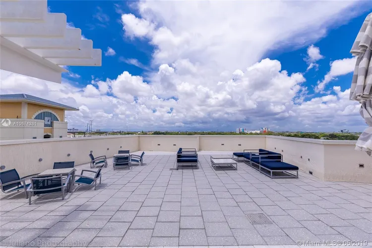 Midblock Condominium #1004 image #34