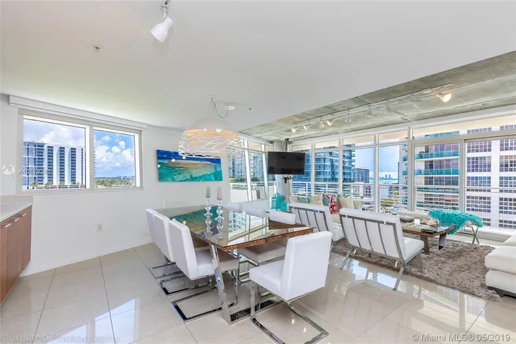 Midblock Condominium #1004 image #6