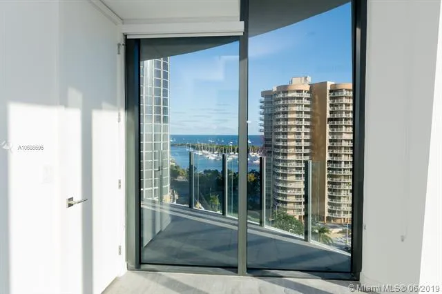 Park Grove Club Residences #1101 image #16