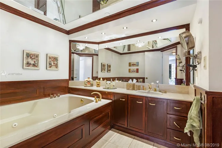 Williams Island 4000 #1403 image #10