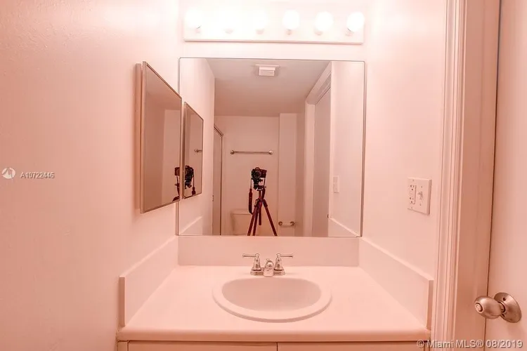 Yacht Club at Brickell #710 image #9