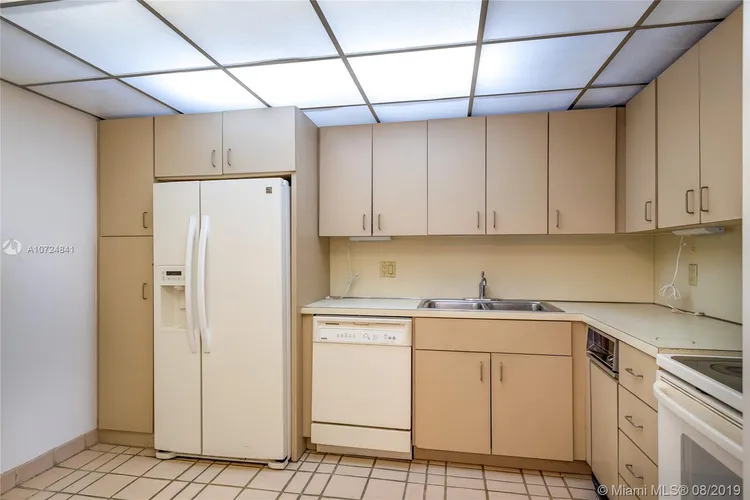 Three Grove Isle Condo #C903 image #8