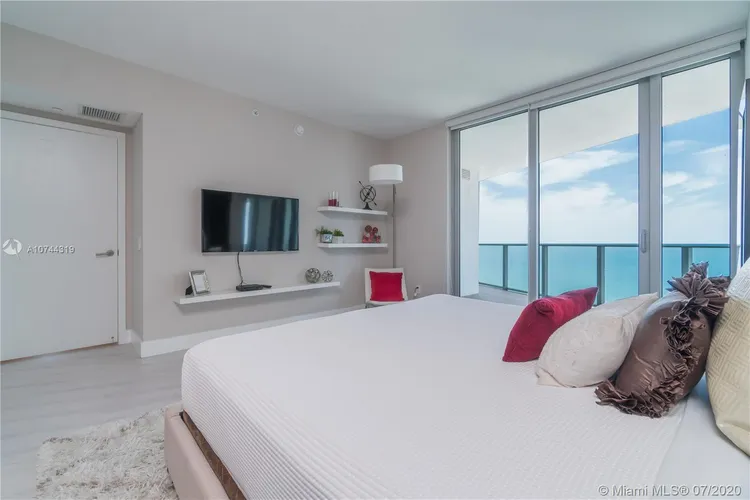 Hyde Resorts & Residences #2701 image #9