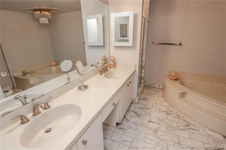 Towers of Quayside Condo #4 #706 image #17